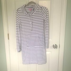 Lily Pulitzer coverup dress size xs. 96% Rayon and 4% spandex. Navy and white